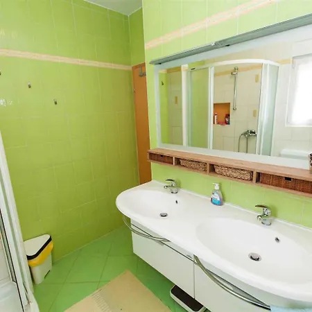 In 39069 * Crikvenica